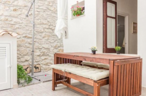 DOWNTOWN SELINUS Bright apartment with courtyard Marinella